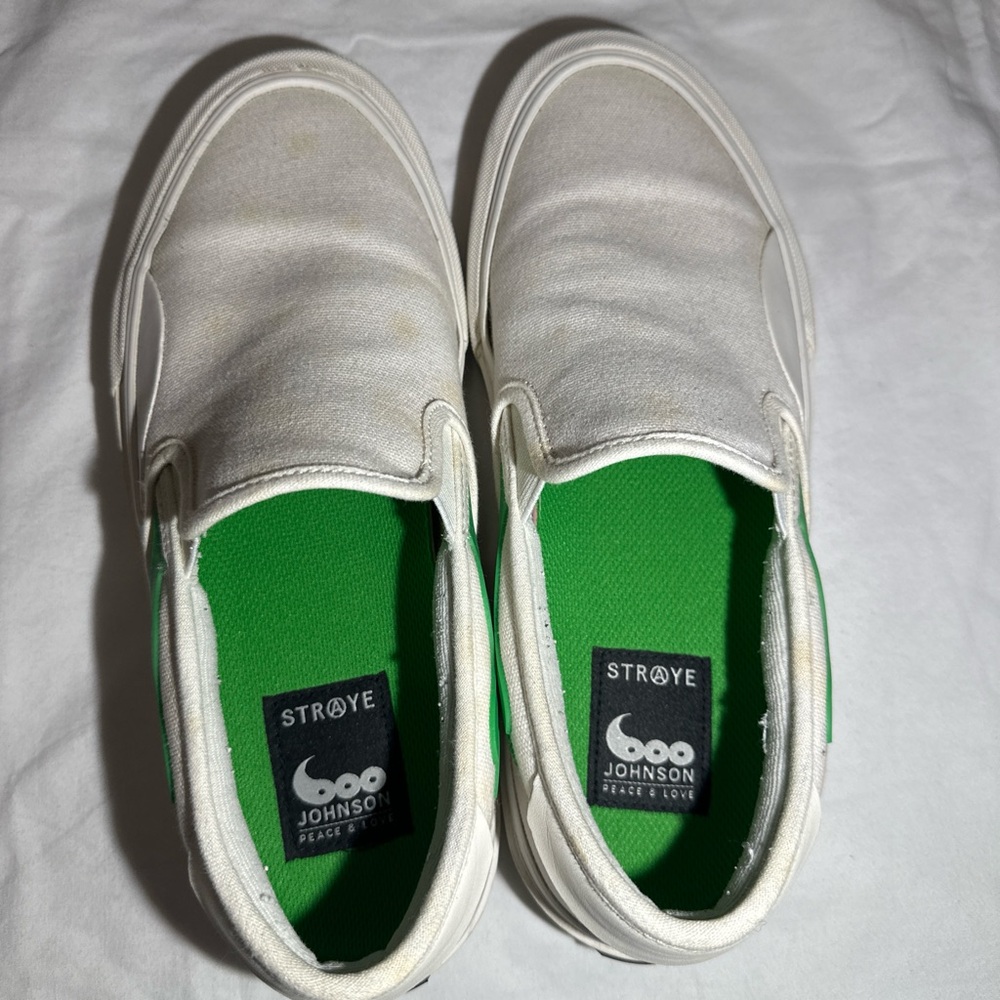 Straye Boo Johnson Slip On’s 9.5 - Picture 2 of 6